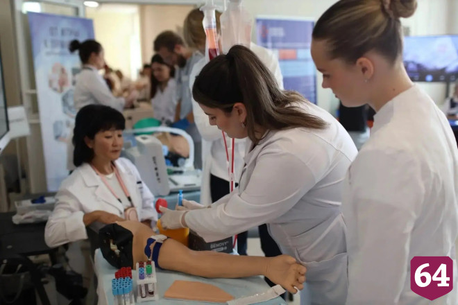 Саратовские медики на педагогическом форуме учили оказывать первую помощь 