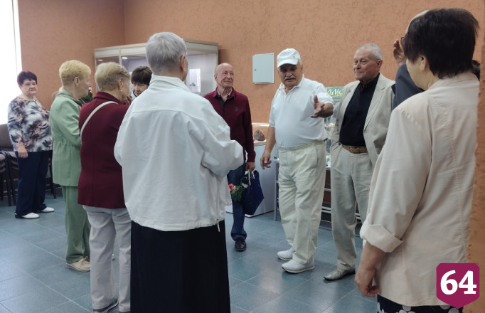 Саратовцы на экскурсии в музее отметили 60-летие прощания со школой